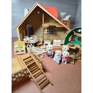 Calico Critters Lakeside Lodge Treehouse Playset Golden Labs & Koala Figures